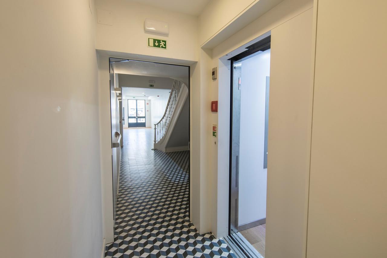 Urban Chic Apartment In The Heart Of Historic Lisbon Bagian luar foto