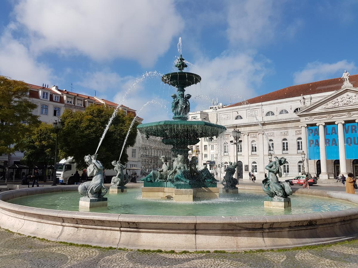 Urban Chic Apartment In The Heart Of Historic Lisbon Bagian luar foto