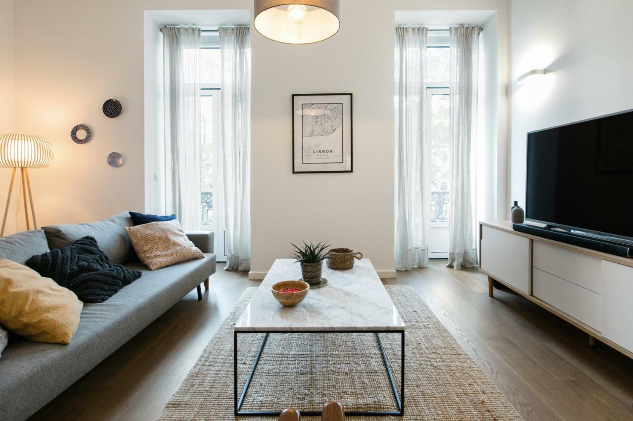 Urban Chic Apartment In The Heart Of Historic Lisbon Bagian luar foto